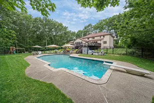 42 Eisenhower Dr, Sharon, MA 02067 - Photo 3