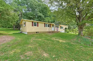 1075 W Brookfield Rd, New Braintree, MA 01531 - Photo 1