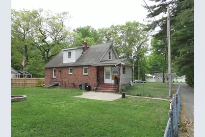 10 Bartlett St, South Hadley, MA 01075 - Photo 5