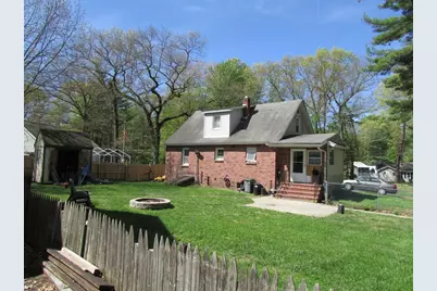 10 Bartlett St, South Hadley, MA 01075 - Photo 7