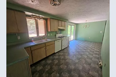 15 Magnolia Ter, South Hadley, MA 01075 - Photo 9
