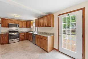 14 Duggan Cir, Springfield, MA 01119 - Photo 3