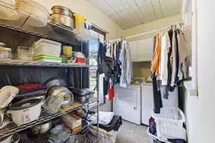 382 Pleasant St, Holyoke, MA 01040 - Photo 13
