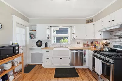 24 Thomas Ave, Holyoke, MA 01040 - Photo 7