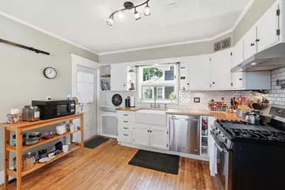 24 Thomas Ave, Holyoke, MA 01040 - Photo 9