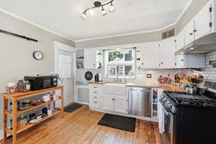 24 Thomas Ave, Holyoke, MA 01040 - Photo 9