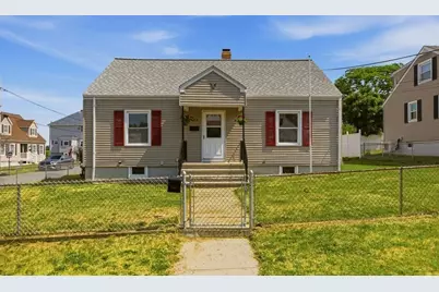 124 Woodman St, Fall River, MA 02724 - Photo 3