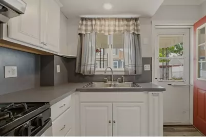124 Woodman St, Fall River, MA 02724 - Photo 9