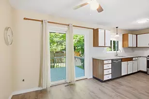53 Luden St, Springfield, MA 01118 - Photo 9