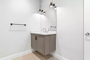 40 Westmoreland St, Boston, MA 02124 - Photo 17