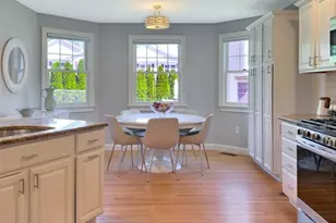 13 Green St, Newton, MA 02458 - Photo 9