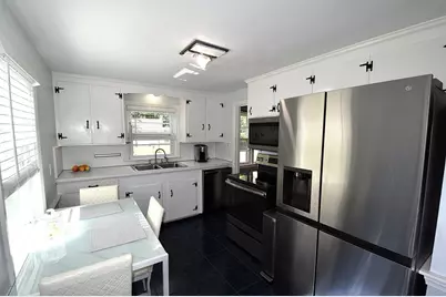 21 Strout Ave, Wilmington, MA 01887 - Photo 5