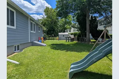 86 Edwards St, Fitchburg, MA 01420 - Photo 17