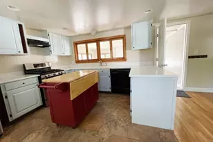 45 Pike St, Salisbury, MA 01952 - Photo 3