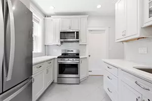 1992 Commonwealth Ave, Boston, MA 02135 - Photo 5