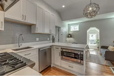 18 Sacramento Pl #2, Cambridge, MA 02138 - Photo 3