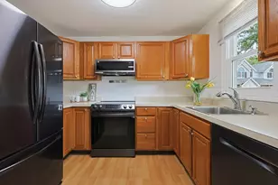 23 Milk St, Attleboro, MA 02703 - Photo 9