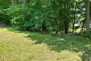 23 Trafalgar Sq, Barre, MA 01005 - Photo 5