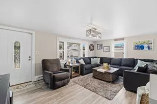10 Ash St, Fairhaven, MA 02719 - Photo 5