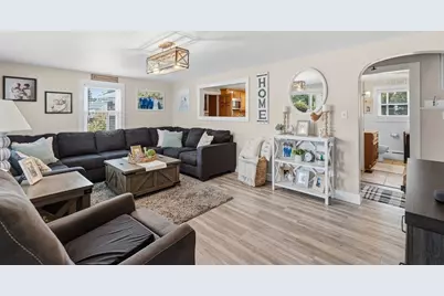 10 Ash St, Fairhaven, MA 02719 - Photo 9