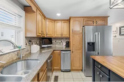 10 Ash St, Fairhaven, MA 02719 - Photo 11