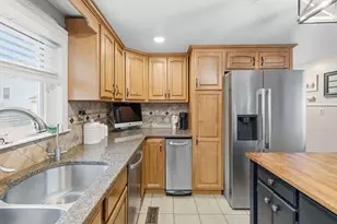 10 Ash St, Fairhaven, MA 02719 - Photo 11