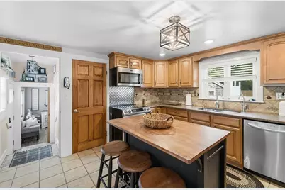 10 Ash St, Fairhaven, MA 02719 - Photo 19