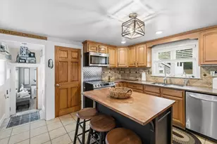 10 Ash St, Fairhaven, MA 02719 - Photo 19