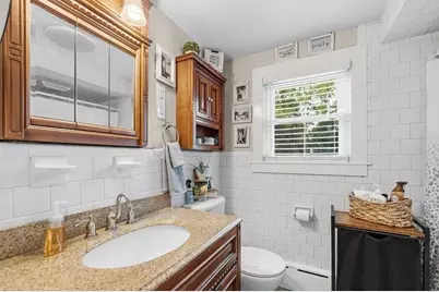 10 Ash St, Fairhaven, MA 02719 - Photo 15