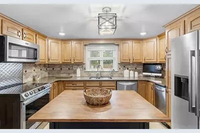 10 Ash St, Fairhaven, MA 02719 - Photo 3