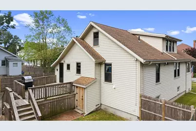 73 Chestnut St, Fairhaven, MA 02719 - Photo 5