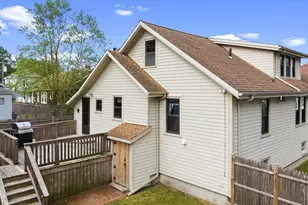 73 Chestnut St, Fairhaven, MA 02719 - Photo 5