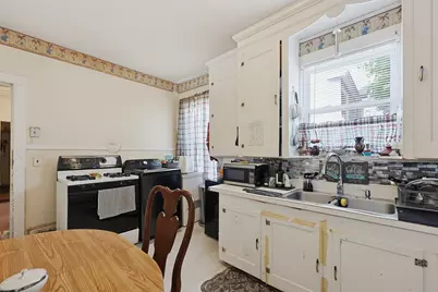 9 Elm St, Melrose, MA 02176 - Photo 7
