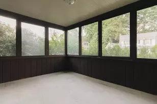 8 Liberty St, Holyoke, MA 01040 - Photo 9