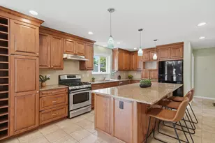 7 Riverside St, Danvers, MA 01923 - Photo 5