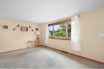 32 Arapahoe Rd, Bellingham, MA 02019 - Photo 5