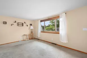 32 Arapahoe Rd, Bellingham, MA 02019 - Photo 5