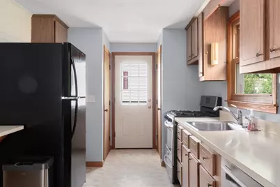 32 Arapahoe Rd, Bellingham, MA 02019 - Photo 9