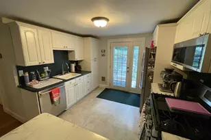20 Oak Rd, Medford, MA 02155 - Photo 9