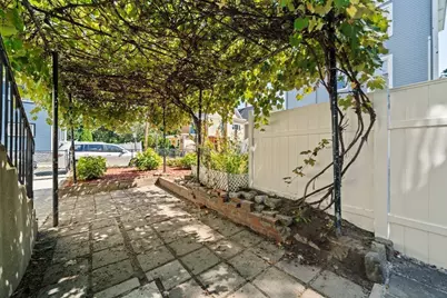 29 Hanson St, Somerville, MA 02143 - Photo 23