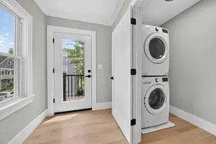 29 Hanson St, Somerville, MA 02143 - Photo 9
