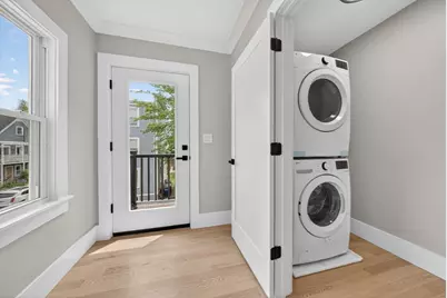 29 Hanson St, Somerville, MA 02143 - Photo 5