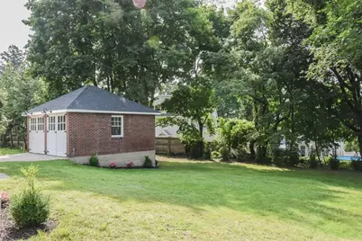 19 Stoneleigh Rd, Watertown, MA 02472 - Photo 5