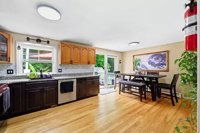 23 Phelps St, Easthampton, MA 01027 - Photo 9