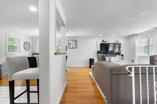 8 Governor Fuller Rd, Billerica, MA 01821 - Photo 11