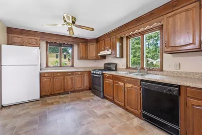 25 Prince Avenue, West Springfield, MA 01089 - Photo 7
