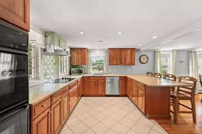 75 Center St, Pembroke, MA 02359 - Photo 9