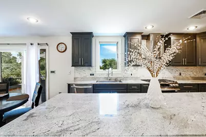 18 Stratford Dr, Dartmouth, MA 02747 - Photo 9