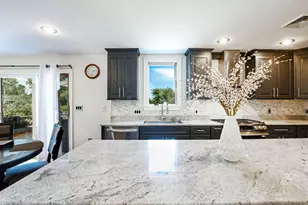 18 Stratford Dr, Dartmouth, MA 02747 - Photo 9