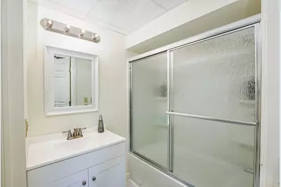 18 Stratford Dr, Dartmouth, MA 02747 - Photo 15